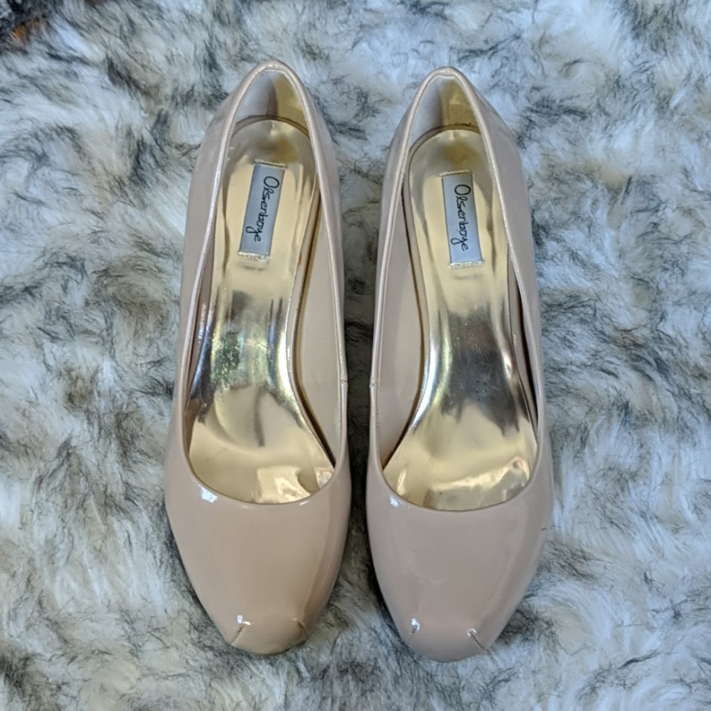 Like new classic patent leather style pumps